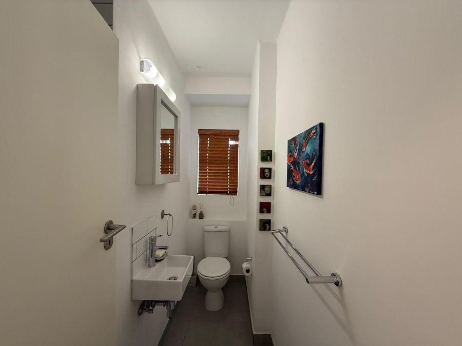 To Let 3 Bedroom Property for Rent in Wynberg Upper Western Cape